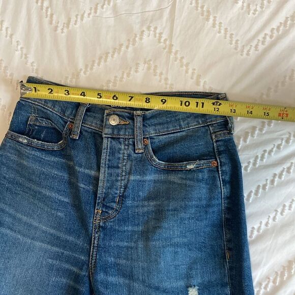 Old Navy Extra High-Waisted Button-Fly Sky-Hi Straight Cut-Off Non-Stretch Jeans - Picture 8 of 12